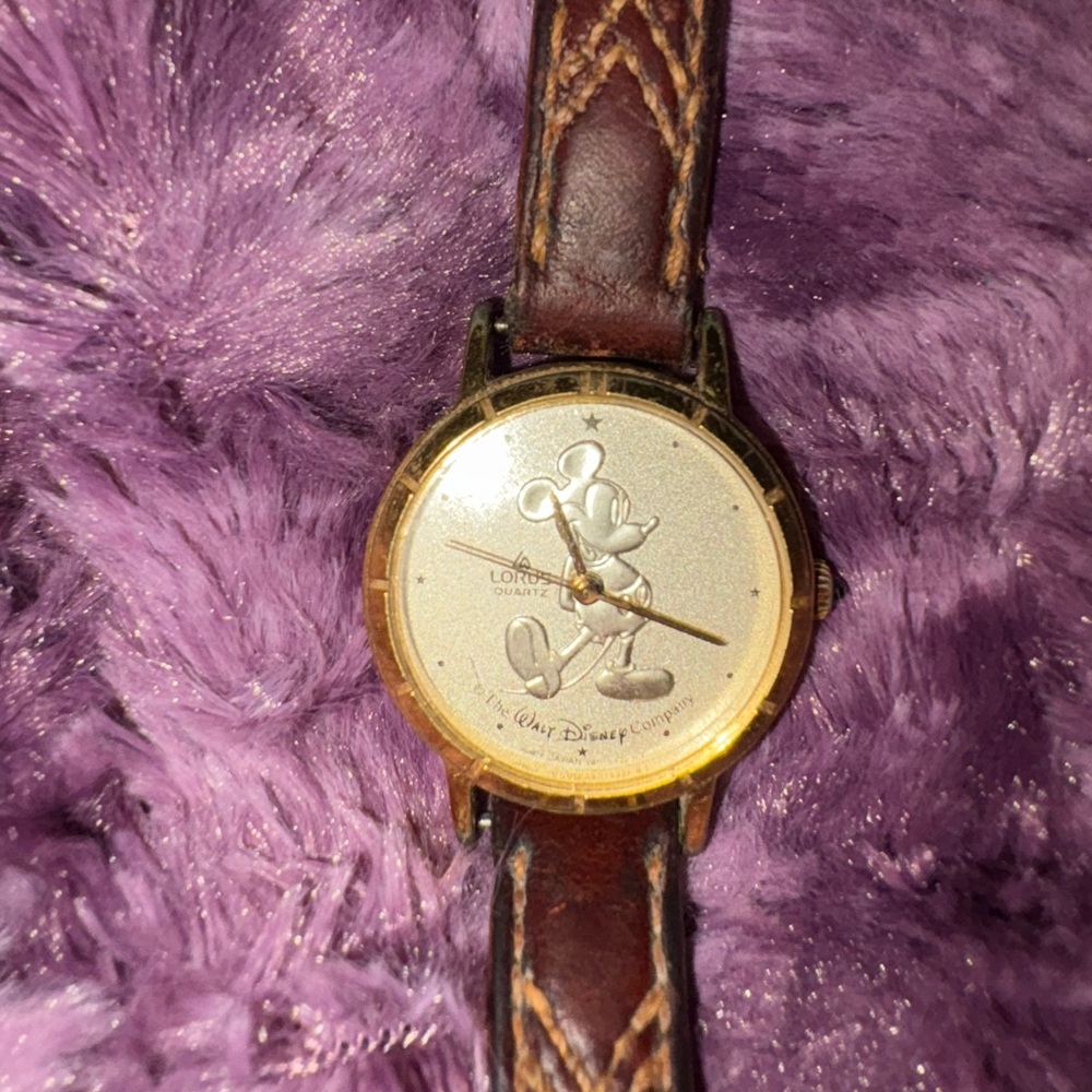 Vintage Disney Mickey Mouse watch. Beautiful gold.